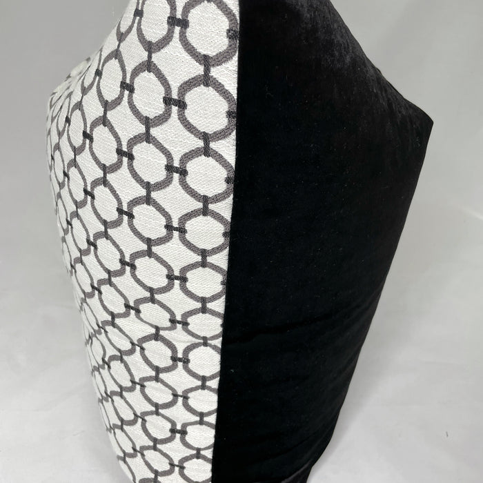 Black and white circle 24” pillow case